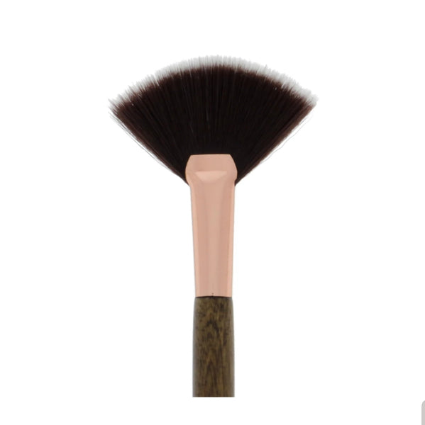 AM-BR115 : Premium  Highlight & Strobing Fan Brush